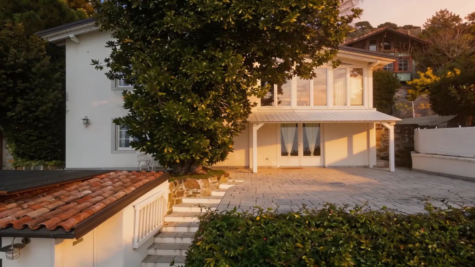 Casa con scala in pietra e giardino (immagine generata con l'AI).